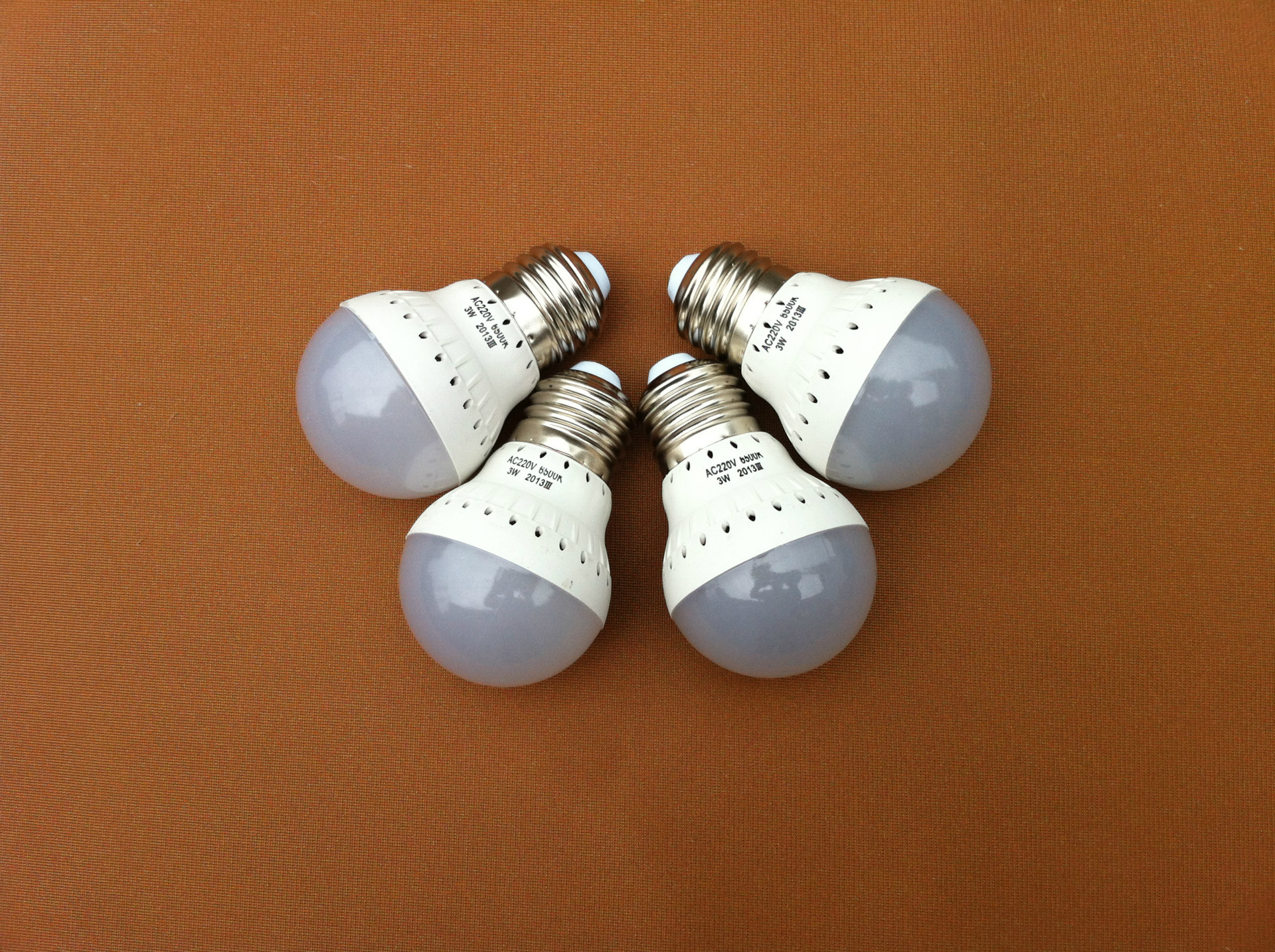 【3W新款LED塑料球泡灯 LED灯泡 厂家直销 6颗5730布光 长寿命】价格,厂家,图片,LED球泡灯,杭州科凡照明电器-